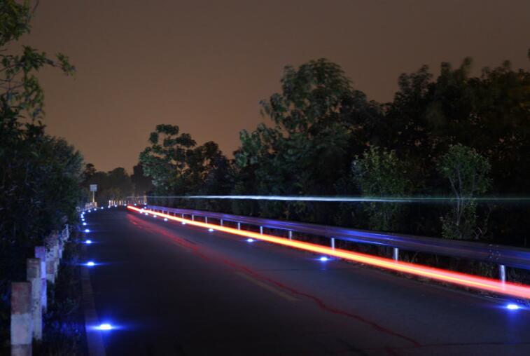 反光突起路標(biāo)